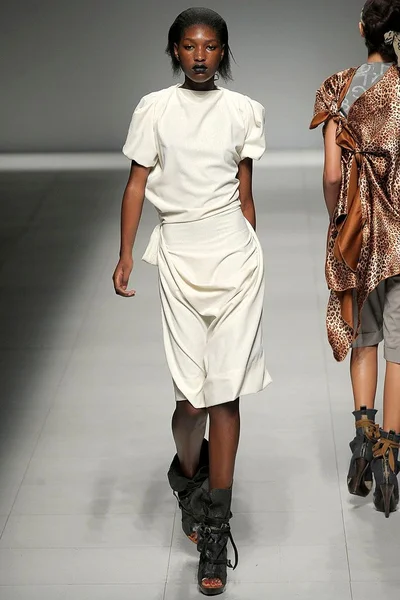 Look 18
